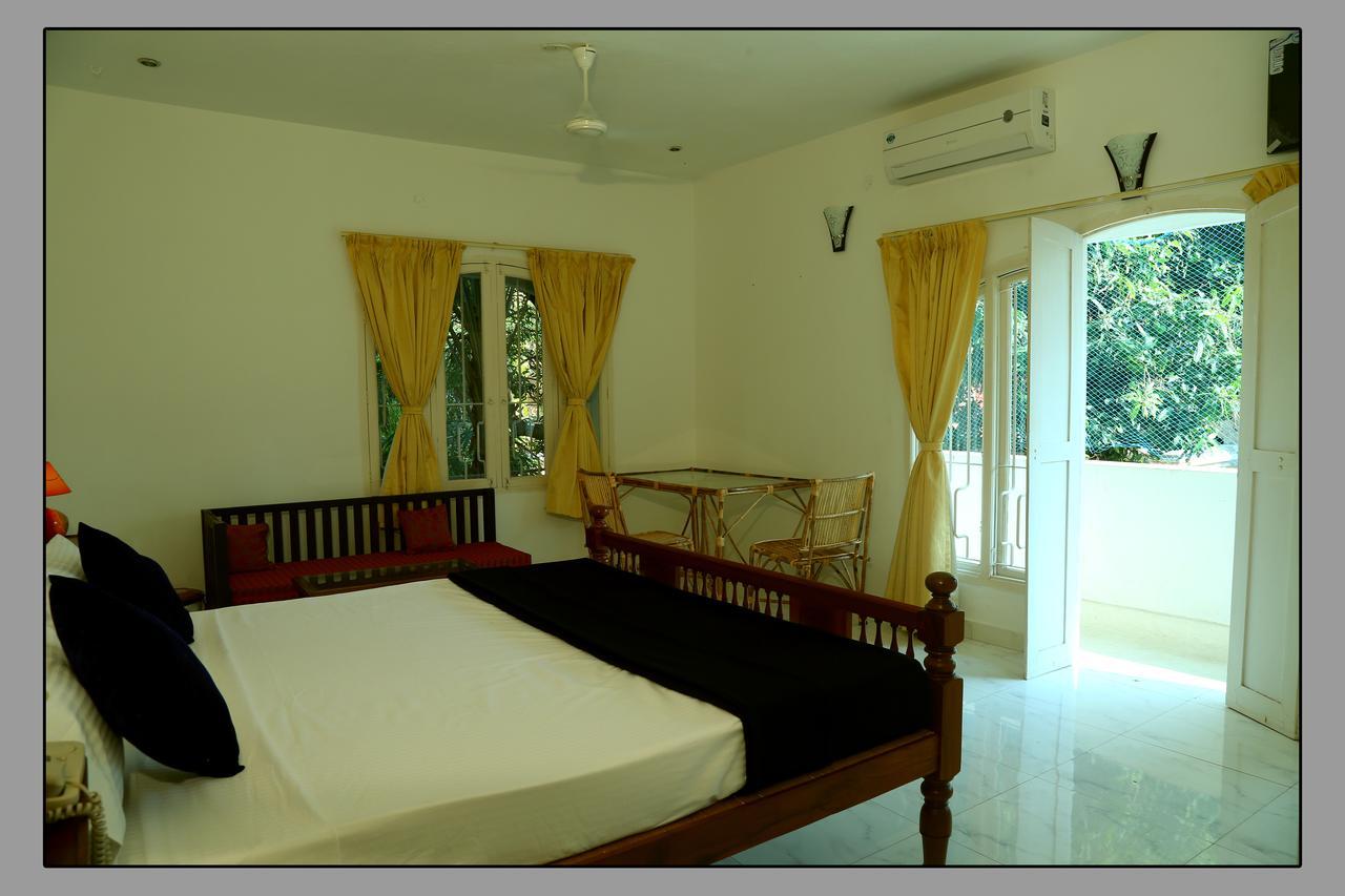 Le Capucin Hotel Pondicherry Bagian luar foto