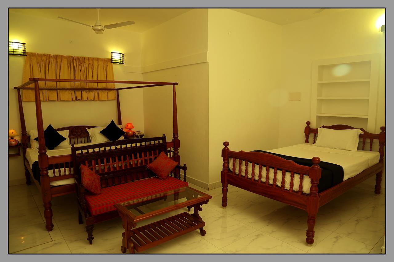 Le Capucin Hotel Pondicherry Bagian luar foto