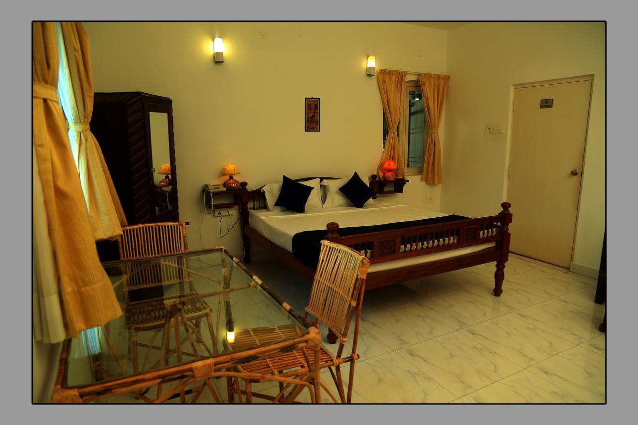 Le Capucin Hotel Pondicherry Bagian luar foto