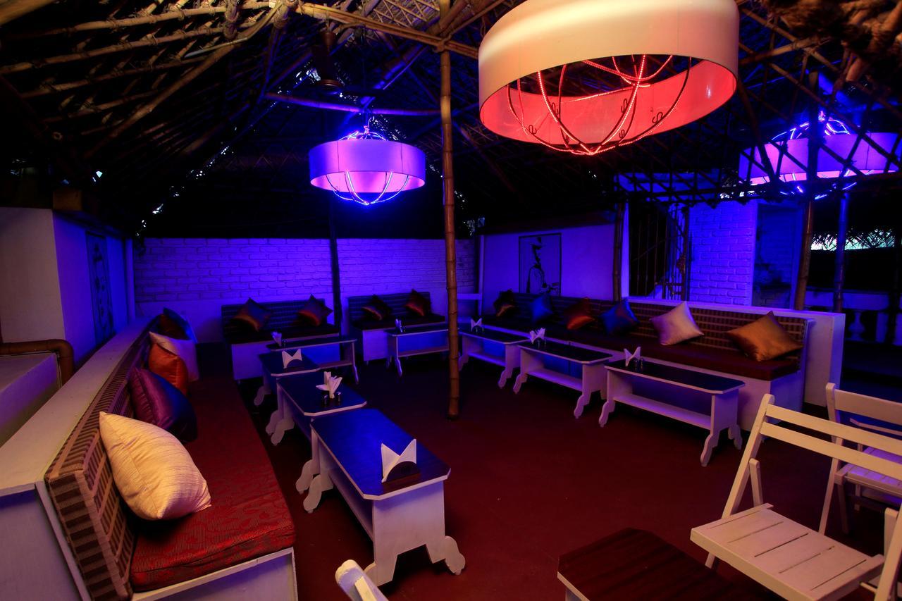 Le Capucin Hotel Pondicherry Bagian luar foto